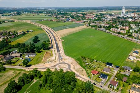 Zaglądamy na place budowy ulicy Jagiełły, łącznicy i ronda łącznicowego. WIDEO